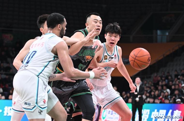 韩德君16+12助辽宁击败广东 山西八人得分上双狂胜吉林